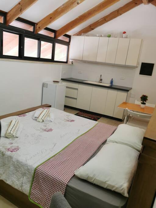 Stunning Apartment Located In The Heart Of The City Center, Close To A Synagogue, Train Station, Mahane Yehuda Market, Etc. Jerusalém Exterior foto
